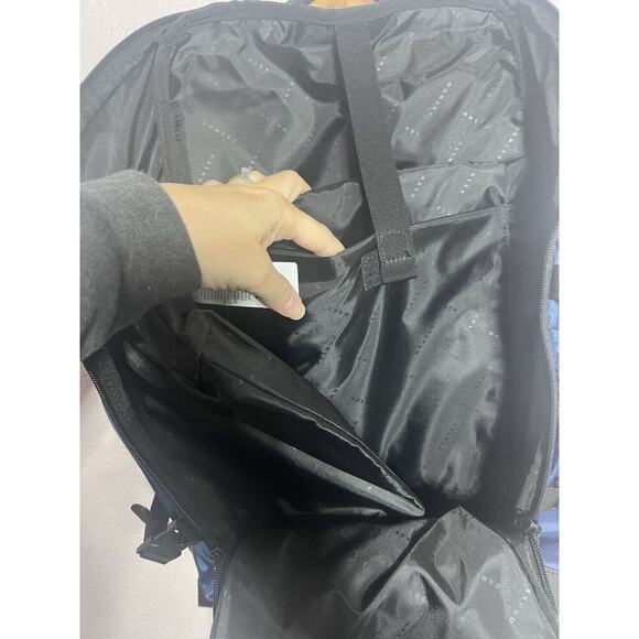 Oakley NEW Backpack Blue Outdoor Backpack Compartments Insulated Pocket - Picture 11 of 16